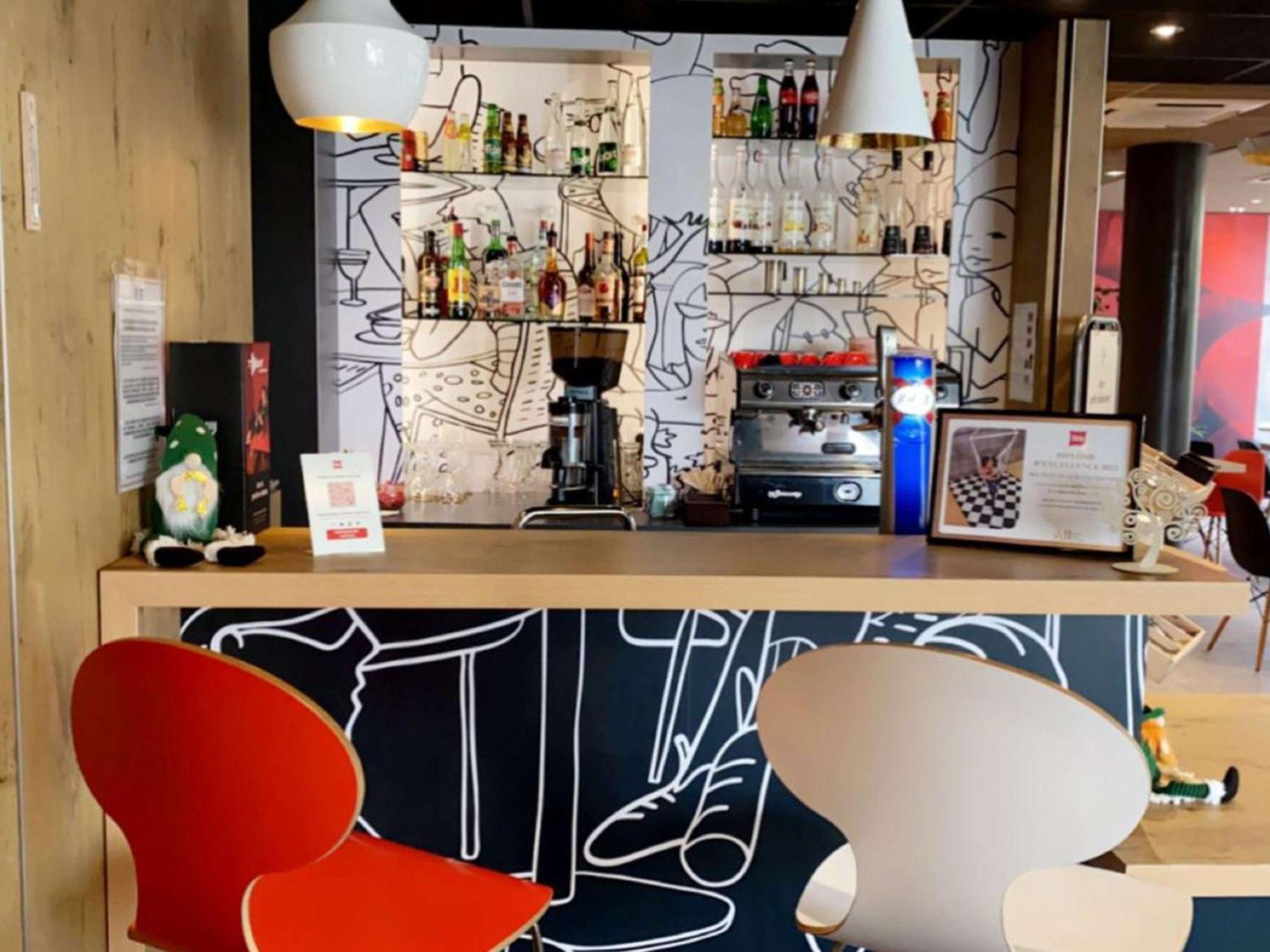 土伦滨海拉塞纳宜必思酒店 滨海拉塞讷 外观 照片